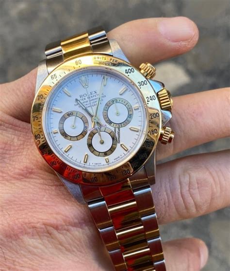 Rolex replica Daytona con movimento svizzero automatico.